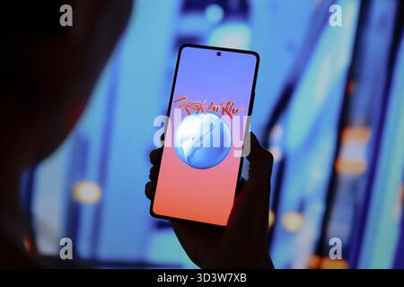 12. September 2024, Paraguay. In dieser Fotoabbildung wird das Rock in Rio Logo auf einem Smartphone-Bildschirm angezeigt Stockfoto