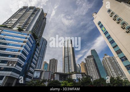 Chongqing, China - August 2019 : Moderne Geschäfts- und Geschäftsgebäude im Jiefangbei-Viertel in der Innenstadt von Chongqing Stockfoto