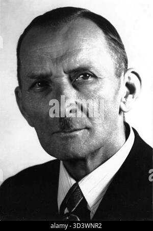 Ljubomír Seykora (* 17. August 1891 bis 10. April 1960) war ein aktives Mitglied des inneren Widerstands in Prag während des Protektorats Böhmen und Mähren. Er nahm am Prager Maiaufstand Teil und erhielt später die Tschechoslowakische Militärmedaille für Verdienste und das Gedenkabzeichen der Union befreiter politischer Gefangener für seine Beiträge während des Zweiten Weltkriegs Stockfoto