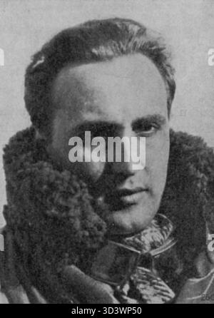 Karel Divíek war ein tschechischer Pilot, wie auf diesem Foto von 1937 dargestellt. Das Bild stammt aus einer historischen Serie der tschechischen Luftfahrt, die Divíek in seiner Uniform zeigt. Stockfoto