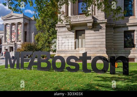 Boston, MA, USA-26. Oktober 2025: Vordereingang des berühmten Museums of Fine Arts, bekannt als MFA im Huntington-Viertel von Boston. Stockfoto
