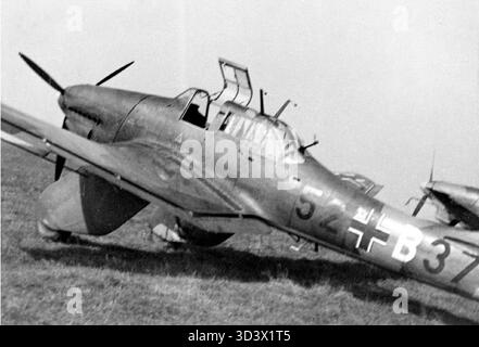Die Junkers Ju 87 A (52 + B37) war Teil der 7. Staffel des Sturzkampfgeschwaders 165, die 1937 auf dem Flugplatz Wertheim stationiert war. Dieses Flugzeug nahm an den frühen Phasen des Sprungbomberbetriebs der Luftwaffe teil. Stockfoto
