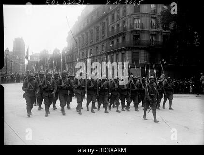 Ein Foto, aufgenommen am 1. Juni 1916, das Nordafrikaner bei der Beerdigung von General Gallieni zeigt. Stockfoto