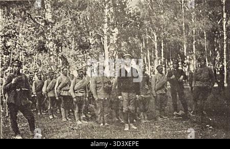 Russische Gefangene wurden vom 55. Infanterieregiment Wielkopolska während der Schlachten bei Paniuszkiewicze am 22. Mai 1920 gefangen genommen. Stockfoto