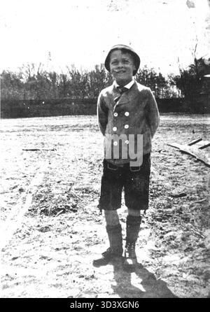 Eine Reproduktion eines Kinderfotos von Prinz Bernhard vom 1. Januar 1915. Stockfoto