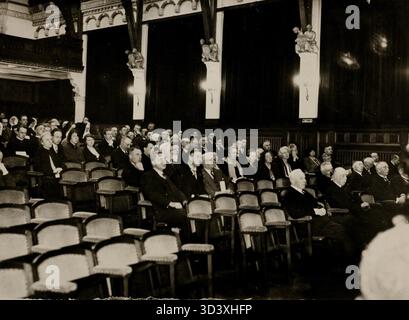 Öffentlichkeit bei einem olympischen Treffen bei den Olympischen Sommerspielen 1928 in Amsterdam, Niederlande. Stockfoto
