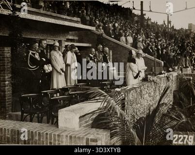 Königin Wilhelmina und Prinzessin Juliana von den Niederlanden werden während der Olympischen Spiele 1928 in Amsterdam in der königlichen Box des Olympiastadions fotografiert. Amsterdam, Niederlande, 1928. Stockfoto
