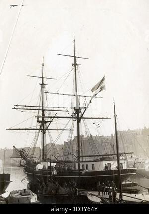 Das Ausbildungssegelschiff „Pollux“ in Amsterdam, Niederlande, 1918, abgebildet während einer regelmäßigen maritimen Übung. Stockfoto