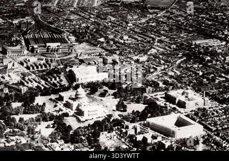 Luftaufnahme von Washington D.C. aus dem Jahr 1920, mit wichtigen Regierungsgebäuden wie dem Pentagon, der Library of Congress und dem Kapitolgebäude mit seiner Kuppel. Stockfoto