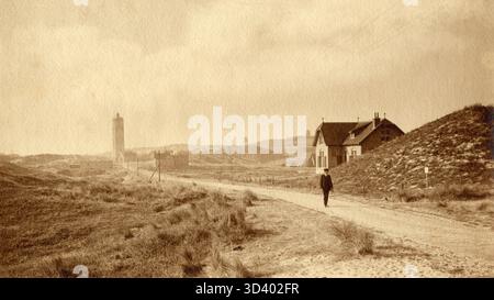 Das Foto zeigt den Brandaris-Leuchtturm auf Terschelling, einer der Watteninseln in den Niederlanden, im Jahr 1913. Der Leuchtturm ist einer der ältesten in der Region und ein bedeutendes Wahrzeichen. Stockfoto