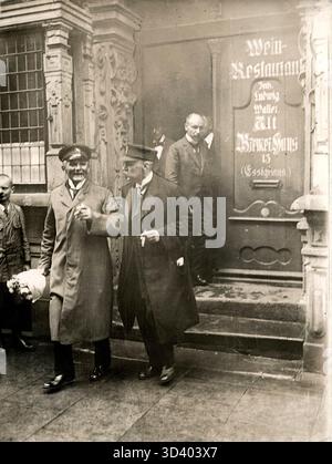 Dieses Foto aus dem Jahr 1916 zeigt den Kapitän und Initiator des U-Bootes „Deutschland“, ein HandelsU-Boot, das während des Ersten Weltkriegs ein Weinrestaurant in Bremen verließ Stockfoto