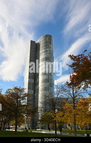 Modernes Hochhaus am Graf-Adolf-Platz in Düsseldorf Stockfoto