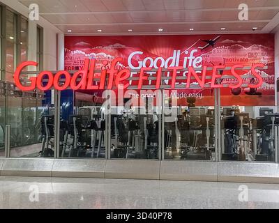 Toronto, ON, Kanada – 2. August 2024: Sehen Sie sich das Goodlife Fitness Company-Schild an. Stockfoto