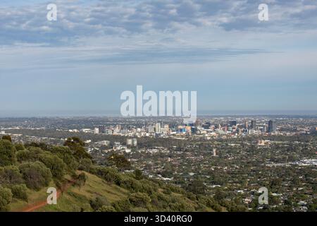 Adelaide CBD Skyline, von Mount Osmond Stockfoto