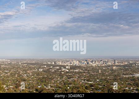 Adelaide CBD Skyline, von Mount Osmond Stockfoto