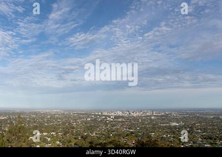 Adelaide CBD Skyline, von Mount Osmond Stockfoto