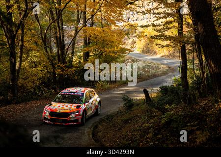 32 Osamu FUKUNAGA, Misako SAIDA, Skoda Fabia RS Rally2, Aktion während der Rallye 2025, Japan. , . WRC World Rallye Car Championship, vom 6. Bis 9. November 2025 in Toyota, Aichi, Japan - Foto Nikos Katikis/DPPI Credit: DPPI Media/Alamy Live News Stockfoto