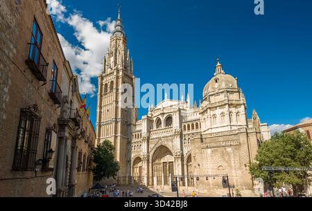 Herrliche historische Fassade der Kathedrale der Heiligen Maria von Toledo, Spanien. Stockfoto