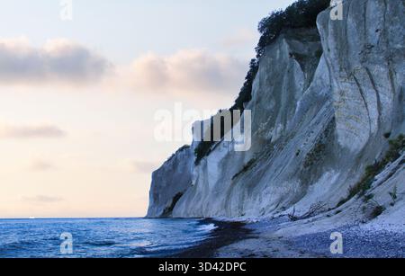 Møns Klint Chalk Cliffs at Dusk or Dawn, Mon Island, Dänemark Stockfoto