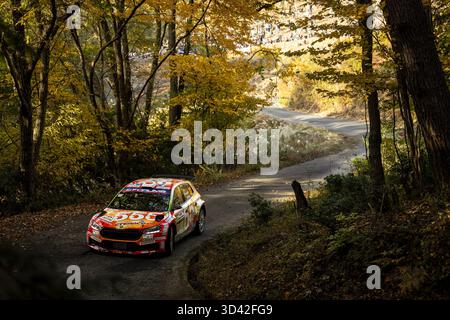 32 Osamu FUKUNAGA, Misako SAIDA, Skoda Fabia RS Rally2, Action während der Rallye Japan 2025, 13. Runde der WRC-Weltmeisterschaft 2025, vom 6. Bis 9. November 2025 in Toyota, Aichi, Japan Stockfoto