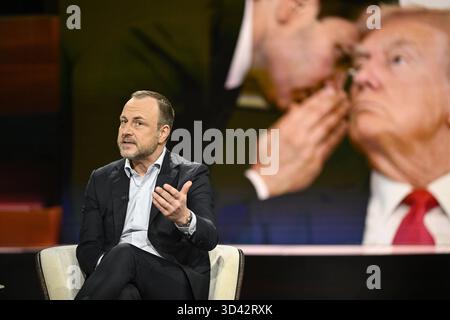 Peter Neumann Politologe 11/25 ihr Peter Neumann am 4. November 2025 in Markus Lanz , ZDF TV Fernsehen Talkshow Talkshow Talkshow Show Deutschland deutsch deutscher Mann Journalismus Journalist Politikwissenschaftler Terrorismus Terrorismusexperte Publizist deutscher Journalist Journalismus Autor Autor Terrorismusexperte Politik quer halb sitzend sprechend gestikuliert *** Peter Neumann Politikwissenschaftler 11 25 ihr Peter Neumann am 4. November 2025 in Markus Lanz , ZDF TV Talkshow Talkshow Talkshow Deutschland deutscher Mann Journalist Politikwissenschaftler Politikwissenschaftler Politikwissenschaftler G Stockfoto