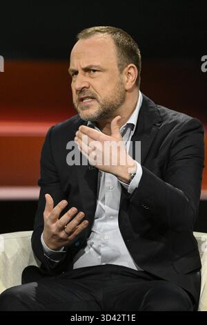 Peter Neumann Politologe 11/25 ihr Peter Neumann am 4. November 2025 in Markus Lanz , ZDF TV Fernsehen Talkshow Talkshow Talkshow Show Deutschland deutsch deutscher Mann Journalismus Journalist Politikwissenschaftler Terrorismus Terrorismusexperte Publizist deutscher Journalist Journalismus Autor Autor Terrorismus Experte Politik hoch halb sitzend sprechend gestikuliert *** Peter Neumann Politikwissenschaftler 11 25 ihr Peter Neumann am 4. November 2025 in Markus Lanz , ZDF TV Talkshow Talkshow Deutschland deutscher Mann Journalist Politikwissenschaftler Politikwissenschaftler Terrorismus Experte G Stockfoto