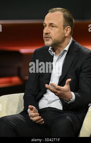 Peter Neumann Politologe 11/25 ihr Peter Neumann am 4. November 2025 in Markus Lanz , ZDF TV Fernsehen Talkshow Talkshow Talkshow Show Deutschland deutsch deutscher Mann Journalismus Journalist Politikwissenschaftler Terrorismus Terrorismusexperte Publizist deutscher Journalist Journalismus Autor Autor Terrorismus Experte Politik hoch halb sitzend sprechend gestikuliert *** Peter Neumann Politikwissenschaftler 11 25 ihr Peter Neumann am 4. November 2025 in Markus Lanz , ZDF TV Talkshow Talkshow Deutschland deutscher Mann Journalist Politikwissenschaftler Politikwissenschaftler Terrorismus Experte G Stockfoto