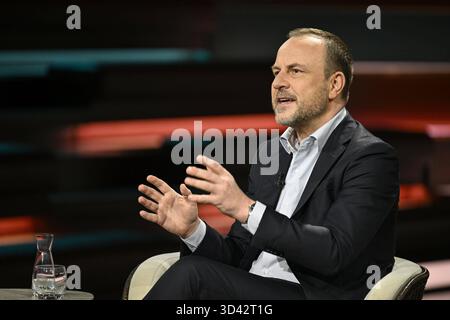 Peter Neumann Politologe 11/25 ihr Peter Neumann am 4. November 2025 in Markus Lanz , ZDF TV Fernsehen Talkshow Talkshow Talkshow Show Deutschland deutsch deutscher Mann Journalismus Journalist Politikwissenschaftler Terrorismus Terrorismusexperte Publizist deutscher Journalist Journalismus Autor Autor Terrorismusexperte Politik quer halb sitzend sprechend gestikuliert *** Peter Neumann Politikwissenschaftler 11 25 ihr Peter Neumann am 4. November 2025 in Markus Lanz , ZDF TV Talkshow Talkshow Talkshow Deutschland deutscher Mann Journalist Politikwissenschaftler Politikwissenschaftler Politikwissenschaftler G Stockfoto