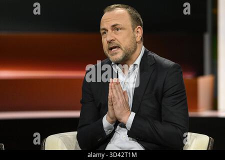 Peter Neumann Politologe 11/25 ihr Peter Neumann am 4. November 2025 in Markus Lanz , ZDF TV Fernsehen Talkshow Talkshow Talkshow Show Deutschland deutsch deutscher Mann Journalismus Journalist Politikwissenschaftler Terrorismus Terrorismusexperte Publizist deutscher Journalist Journalismus Autor Autor Terrorismusexperte Politik quer halb sitzend sprechend gestikuliert *** Peter Neumann Politikwissenschaftler 11 25 ihr Peter Neumann am 4. November 2025 in Markus Lanz , ZDF TV Talkshow Talkshow Talkshow Deutschland deutscher Mann Journalist Politikwissenschaftler Politikwissenschaftler Politikwissenschaftler G Stockfoto