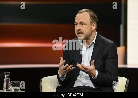 Peter Neumann Politologe 11/25 ihr Peter Neumann am 4. November 2025 in Markus Lanz , ZDF TV Fernsehen Talkshow Talkshow Talkshow Show Deutschland deutsch deutscher Mann Journalismus Journalist Politikwissenschaftler Terrorismus Terrorismusexperte Publizist deutscher Journalist Journalismus Autor Autor Terrorismusexperte Politik quer halb sitzend sprechend gestikuliert *** Peter Neumann Politikwissenschaftler 11 25 ihr Peter Neumann am 4. November 2025 in Markus Lanz , ZDF TV Talkshow Talkshow Talkshow Deutschland deutscher Mann Journalist Politikwissenschaftler Politikwissenschaftler Politikwissenschaftler G Stockfoto