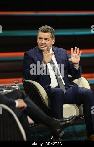 Sven Schulze Politiker 11/25 ihr Sven Schulze am 4. November 2025 in Markus Lanz , ZDF TV Fernsehen Talkshow Talkshow Talkshow Deutschland deutsch deutscher Mann Politik CDU Sachsen-Anhalt Minister Landesminister Spitzenkandidat deutscher Politiker hoch halb sitzend sprechend gestikuliert *** Sven Schulze Politiker 11 25 Ihr Sven Schulze am 4. November 2025 in Markus Lanz Stockfoto