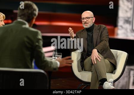 Markus Lanz li. mit Dr. Peter Tauber 10/25 Ihr Markus Lanz li. Und Dr. Peter Tauber ganz links: Petra Köpping am 28. Oktober 2025 in Markus Lanz , ZDF TV Fernsehen Talkshow Talkshow Talkshow Talkshow Deutschland deutsch deutsche Frau deutscher Mann Männer Politiker Politik CDU Ex ehemalige ehemalige Generalsekretär Politikerin stellvertretende SPD-Vizevorsitzende sächsische Sachsen Sozialministerin Ministerin Landesministerin Mann Italien italienisch italienisch-deutscher Moderator Fotografie Fotograf Journalistin Journalismus Politikerin Stockfoto