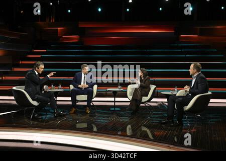 Talkrunde bei Markus Lanz , ZDF 11/25 her Markus Lanz, Sven Schulze, Anne Hähnig und Peter Neumann v.li. Am 4. November 2025 in Markus Lanz , ZDF TV Fernsehen Talkshow Talkshow Talkshow Deutschland deutsch deutsche Frau deutscher Mann Männer Politiker Politik CDU Sachsen-Anhalt Minister Landesminister Spitzenkandidat Journalistin Zeit Online Politologe Politikwissenschaftler Wissenschaftler Mann Italien italienisch italienisch-deutscher Moderator Fotografie Fotograf Journalismus Journalismus Journalist Autor Autor Gastmoderator deutsch-italienischer Moderator Fotograf Fotograf Fotograf Journalismus Journalist Autor Autor Moderator deutsch-italienischer Fotograf deutscher Pole Stockfoto