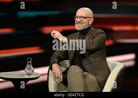 Dr. Peter Tauber Politiker 10/25 ihr Dr. Peter Tauber am 28. Oktober 2025 in Markus Lanz , ZDF TV Fernsehen Talkshow Talkshow Deutschland deutsch deutscher Mann Politik CDU Ex ehemaliger ehemaliger Generalsekretär Politiker german quer halb sitzend sprechend gestikuliert lächelnd *** Dr. Peter Tauber Politiker 10 25 Ihr Dr. Peter Tauber am 28. Oktober 2025 in Markus Lanz , ZDF TV Talkshow Talkshow Deutschland deutsche deutsche Mannpolitik CDU Ex ehemaliger Generalsekretär Generalsekretär Generalsekretär deutscher Politiker deutscher Kreuzer halb sitzend sprechend gestikulierend lächelnd sprechend sprechendes Lächeln Stockfoto