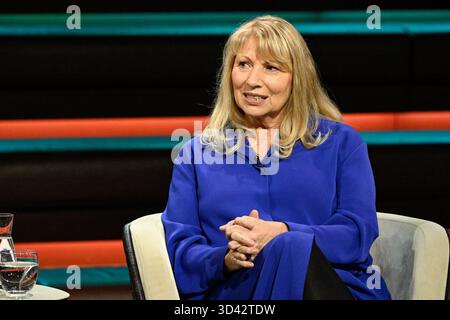 Petra Köpping Politikerin 10/25 Ihre Petra Köpping am 28. Oktober 2025 in Markus Lanz , ZDF TV Fernsehen Talkshow Talkshow Talkshow Deutschland deutsch deutsche Frau deutscher Politik stellvertretende SPD-Vizevorsitzende sächsische Sachsen Sozialministerin Ministerin Landesministerin Politiker weiblich deutsch quer halb sitzend sprechend gestikuliert *** Petra Köpping Politikerin 10 25 Ihre Petra Köpping am 28. Oktober 2025 in Markus Lanz Stockfoto