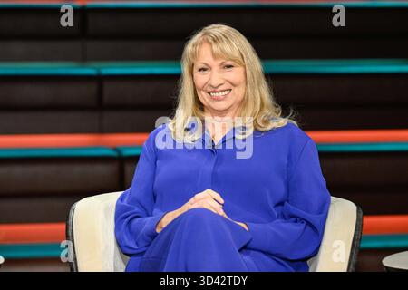 Petra Köpping Politikerin 10/25 Ihre Petra Köpping am 28. Oktober 2025 in Markus Lanz , ZDF TV Fernsehen Talkshow Talkshow Talkshow Deutschland deutsch deutsche Frau deutscher Politik stellvertretende SPD-Vizevorsitzende sächsische Sachsen Sozialministerin Ministerin Landesministerin Politikerin weiblich deutsch quer halb sitzend lächelnd *** Petra Köpping Politikerin 10 25 Ihre Petra Köpping Politikerin am 28. Oktober 2025 in Markus Lanz , ZDF TV Talkshow Deutschland deutsche Frau deutsche Politik Stellvertretende SPD-Vizepräsidentin der sächsischen Sozialministerin sachsen Sozialministerin der SPD Landesministerin der bundesministerin der SPD Stockfoto