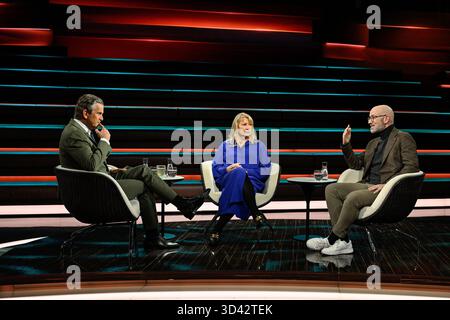 Talkrunde bei Markus Lanz , ZDF 10/25 her Markus Lanz, Petra Köpping und Dr. Peter Tauber v.li. Am 28. Oktober 2025 in Markus Lanz , ZDF TV Fernsehen Talkshow Talkshow Talkshow Deutschland deutsch deutsche Frau deutscher Mann Männer Politiker Politik CDU Ex ehemalige ehemalige Generalsekretär Politikerin stellvertretende SPD-Vizevorsitzende sächsische Sachsen Sozialministerin Ministerin Landesministerin Mann Italien italienisch italienisch-deutscher Moderator Fotografie Fotograf Journalistin Journalistin Journalistin Journalistin Journalistin Autorin Autor Gastgeberin german-ita Stockfoto