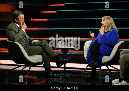 Markus Lanz mit Petra Köpping 10/25 ihr Markus Lanz und Petra Köpping am 28. Oktober 2025 in Markus Lanz , ZDF TV Fernsehen Talkshow Talkshow Talkshow Deutschland deutsch deutsche Frau deutscher Mann Politikerin Politik stellvertretende SPD-Vizevorsitzende sächsische Sachsen Sozialministerin Ministerin Landesministerin Mann Italien italienisch italienisch-deutscher Moderator Fotografie Fotograf Journalistin Journalistin Journalistin Journalistin Stockfoto