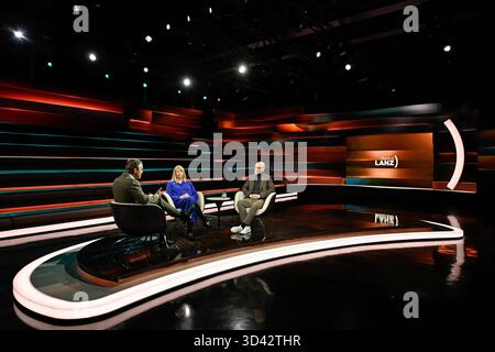 Talkrunde bei Markus Lanz , ZDF 10/25 her Markus Lanz, Petra Köpping und Dr. Peter Tauber v.li. Am 28. Oktober 2025 in Markus Lanz , ZDF TV Fernsehen Talkshow Talkshow Talkshow Deutschland deutsch deutsche Frau deutscher Mann Männer Politiker Politik CDU Ex ehemalige ehemalige Generalsekretär Politikerin stellvertretende SPD-Vizevorsitzende sächsische Sachsen Sozialministerin Ministerin Landesministerin Mann Italien italienisch italienisch-deutscher Moderator Fotografie Fotograf Journalistin Journalistin Journalistin Journalistin Journalistin Autorin Autor Gastgeberin german-ita Stockfoto