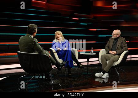 Talkrunde bei Markus Lanz , ZDF 10/25 her Markus Lanz, Petra Köpping und Dr. Peter Tauber v.li. Am 28. Oktober 2025 in Markus Lanz , ZDF TV Fernsehen Talkshow Talkshow Talkshow Deutschland deutsch deutsche Frau deutscher Mann Männer Politiker Politik CDU Ex ehemalige ehemalige Generalsekretär Politikerin stellvertretende SPD-Vizevorsitzende sächsische Sachsen Sozialministerin Ministerin Landesministerin Mann Italien italienisch italienisch-deutscher Moderator Fotografie Fotograf Journalistin Journalistin Journalistin Journalistin Journalistin Autorin Autor Gastgeberin german-ita Stockfoto