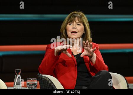 Jutta Steinruck Politikerin 10/25 Ihre Jutta Steinruck am 29. Oktober 2025 in Markus Lanz , ZDF Aufzeichnung vom 28. Oktober 2025 TV Fernsehen Talkshow Talkshow Deutschland deutsch deutsche Frau Oberbürgermeisterin Ludwigshafen parteilos parteilose Politikerin deutscher Bürgermeisterin quer halb sitzend sprechend gestikuliert *** Jutta Steinruck Politikerin 10 25 Ihre Jutta Steinruck am 29. Oktober 2025 in Markus Lanz , ZDF-Aufnahme vom 28. Oktober 2025 TV-Talkshow Talkshow Talkshow Deutschland deutsche Bürgermeisterin Ludwigshafen Nichtparteipolitikulierte Bürgermeisterin Ludwigshafen Stockfoto