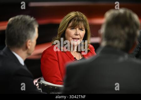 Jutta Steinruck Politikerin 10/25 her Jutta Steinruck mit Thorsten frei li. Und Markus Lanz am 29. Oktober 2025 in Markus Lanz , ZDF Aufzeichnung vom 28. Oktober 2025 TV Fernsehen Talkshow Talkshow Deutschland deutsch deutsche Frau deutscher Mann Politiker Politik CDU Kanzleramtsminister Politikerin Oberbürgermeisterin Ludwigshafen parteilos parteilose Mann Italien italienisch italienisch-deutscher Moderator Fotografie Fotograf Journalist Journalistin Journalistin Journalistin Journalistin Journalistin Journalistin Autorin Autorin Gastgeberin deutsch-italienischer Moderator Fotografin qu Stockfoto
