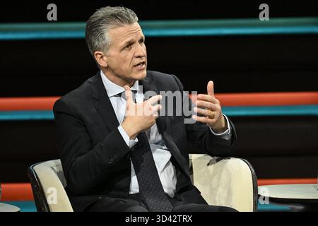 Thorsten frei Politiker 10/25 Ihr Thorsten frei am 29. Oktober 2025 in Markus Lanz , ZDF Aufzeichnung vom 28. Oktober 2025 TV Fernsehen Talkshow Talkshow Deutschland deutsch deutscher Mann Politik CDU Kanzleramtsminister Politiker german quer halb sitzend sprechend gestikuliert *** Thorsten frei Politiker 10 25 ihr Thorsten frei am 29. Oktober 2025 in Markus Lanz , ZDF Aufnahme vom 28. Oktober 2025 TV-Talkshow Talkshow Germany German German man Politics CDU Kanzleramtsminister Politiker German Cross halb sitzend Speaking Stockfoto