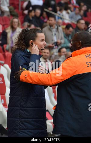 Amsterdam, Niederlande. November 2025. 4. Refferee vor dem Spiel zwischen Ajax und PSV Frauen im Johan Cruijff stadion in Amsterdam, Niederlande. Quelle: SPP Sport Pressefoto. /Alamy Live News Stockfoto