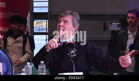 Paris, Frankreich. November 2025. Arnaud Montebourg, ehemaliger Minister und Imker bei der Fernsehshow „Les Grandes Gueules“ bei der 13. Ausgabe der Ausstellung Made in France, einer Veranstaltung, die der französischen Herstellung im Ausstellungszentrum Porte de Versailles gewidmet ist, am 6. November 2025 in Paris, Frankreich. Foto: Karim Ait Adjedjou/ABACAPRESS.COM Credit: Abaca Press/Alamy Live News Stockfoto