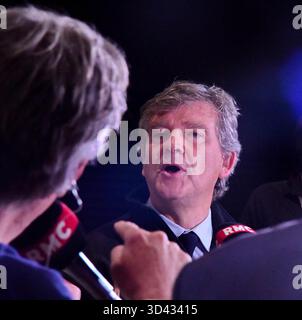 Paris, Frankreich. November 2025. Arnaud Montebourg, ehemaliger Minister und Imker bei der Fernsehshow „Les Grandes Gueules“ bei der 13. Ausgabe der Ausstellung Made in France, einer Veranstaltung, die der französischen Herstellung im Ausstellungszentrum Porte de Versailles gewidmet ist, am 6. November 2025 in Paris, Frankreich. Foto: Karim Ait Adjedjou/ABACAPRESS.COM Credit: Abaca Press/Alamy Live News Stockfoto