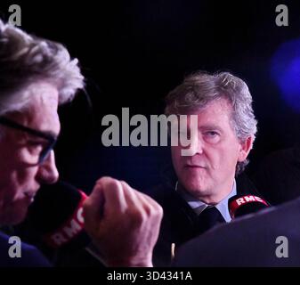 Paris, Frankreich. November 2025. Arnaud Montebourg, ehemaliger Minister und Imker bei der Fernsehshow „Les Grandes Gueules“ bei der 13. Ausgabe der Ausstellung Made in France, einer Veranstaltung, die der französischen Herstellung im Ausstellungszentrum Porte de Versailles gewidmet ist, am 6. November 2025 in Paris, Frankreich. Foto: Karim Ait Adjedjou/ABACAPRESS.COM Credit: Abaca Press/Alamy Live News Stockfoto