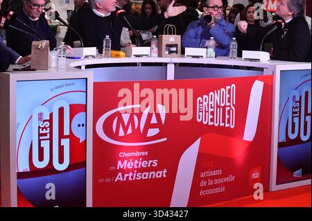 Paris, Frankreich. November 2025. Fernsehshow „Les Grandes Gueules“ bei der 13. Ausgabe der Ausstellung Made in France, einer Veranstaltung, die der französischen Fertigung im Ausstellungszentrum Porte de Versailles gewidmet ist, am 6. November 2025 in Paris. Foto: Karim Ait Adjedjou/ABACAPRESS.COM Credit: Abaca Press/Alamy Live News Stockfoto