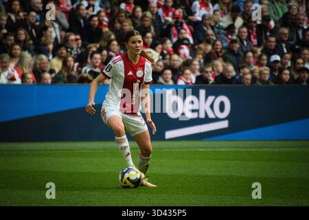 Amsterdam, Niederlande. November 2025. ISA Colin (20 Ajax) während des Spiels zwischen Ajax und PSV-Frauen im Johan Cruijff stadion in Amsterdam, Niederlande. Quelle: SPP Sport Pressefoto. /Alamy Live News Stockfoto