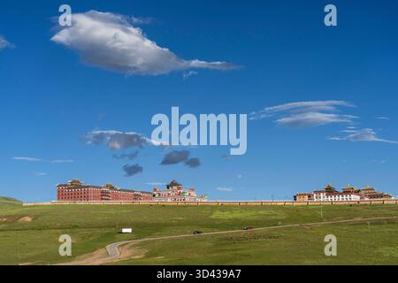 Muya-Tempel aus dem Nonnenkloster Anigongma, Dorf Gerima, Tagong (Lhagang), Autonome Präfektur Garzê Tibetisch, Sichuan, China Stockfoto